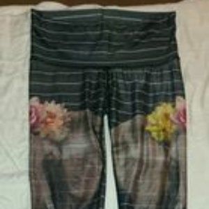 Teeki leggings/yoga pants, size small. Mid-rise. Really soft. 7/8 length.